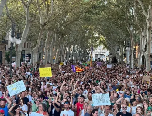 Thousands of people demonstrate in Palma against tourist overcrowding