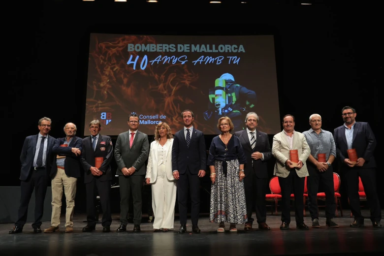 El Consell celebra la de conmemoración de los 40 años del Servicio de Bomberos de Mallorca en una gala en el Teatre Principal de Palma.