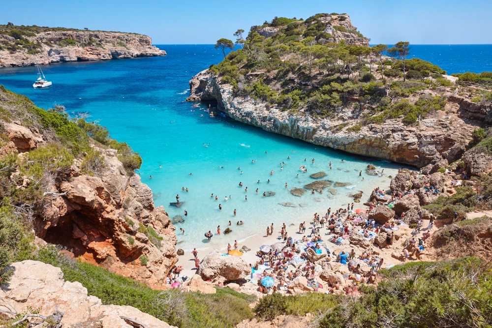 overcrowding at Caló des Moro, Mallorca