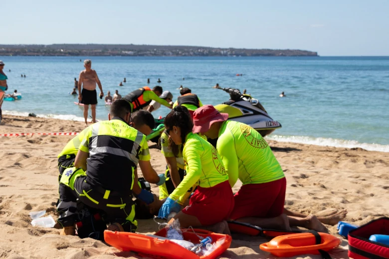 socorristas en la playas de Palma