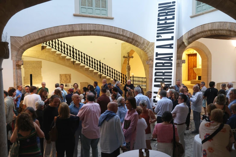 Exposición Bernardí Roig Hem arribat a linfern Bous de Costitx