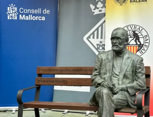 La estatua de Josep Maria Llompart devuelve al escritor al corazón de Palma