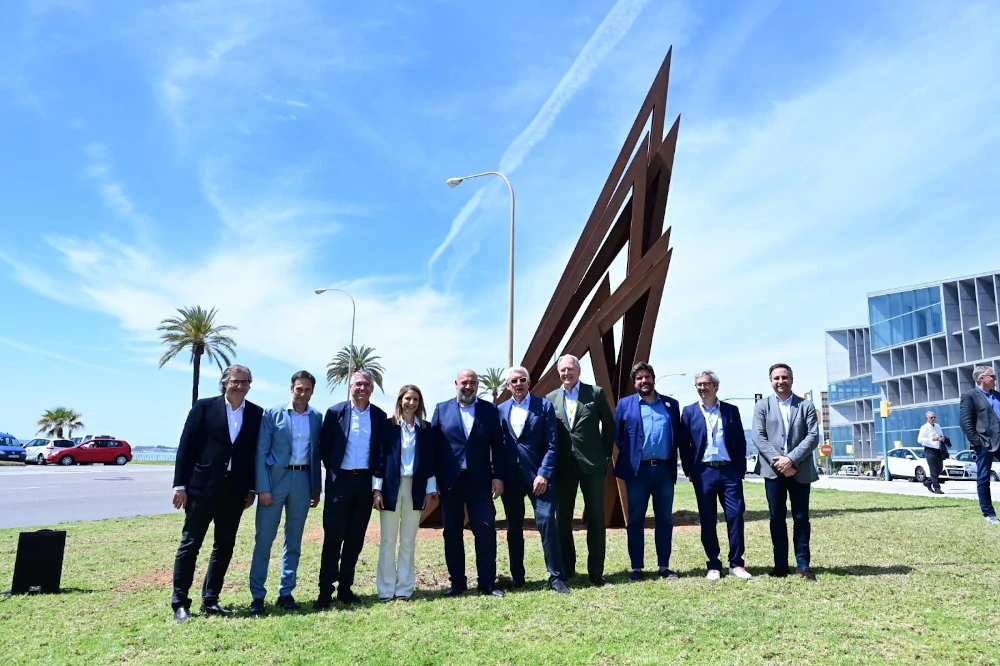 escultura Berner Venet palma