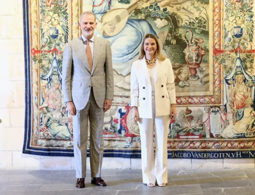 Felipe VI recibe en la Almudaina a las principales autoridades de Balears