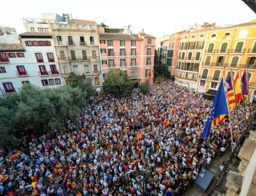 Miles de personas se concentran en Palma en apoyo a Ceuta
