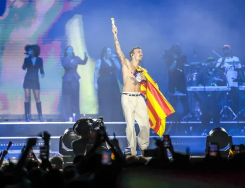 More than 40,000 people fill Parc de la Mar for Rels B concert