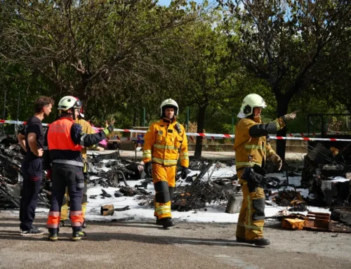 Un incendio en Son Hugo afecta a tres caravanas y obliga a retirar materiales inflamables del aparcamiento
