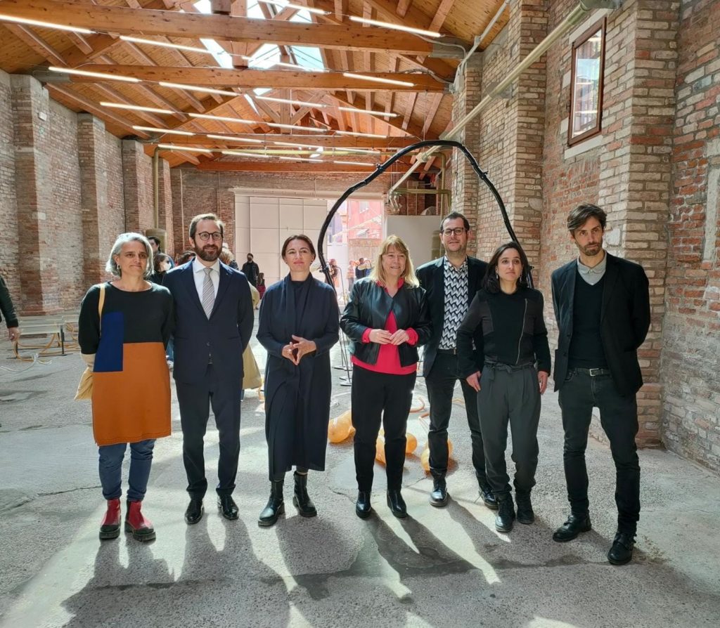 La artista mallorquina Lara Fluxà inaugura 'LLIM' en la Bienal de Arte de Venecia