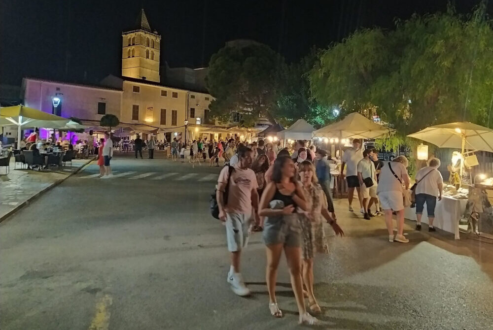 mercado nocturno sineu mallorca