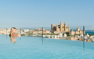 terraza del hotel nakar